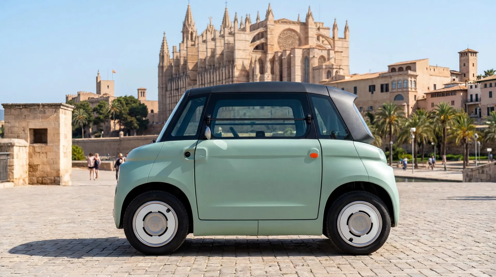 Fiat Topolino eléctrico verde salvia listo para la ruta